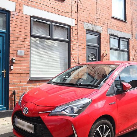 2-Bedroom, Free Parking, High Speed Wi-Fi, Swinton Manchester Bagian luar foto