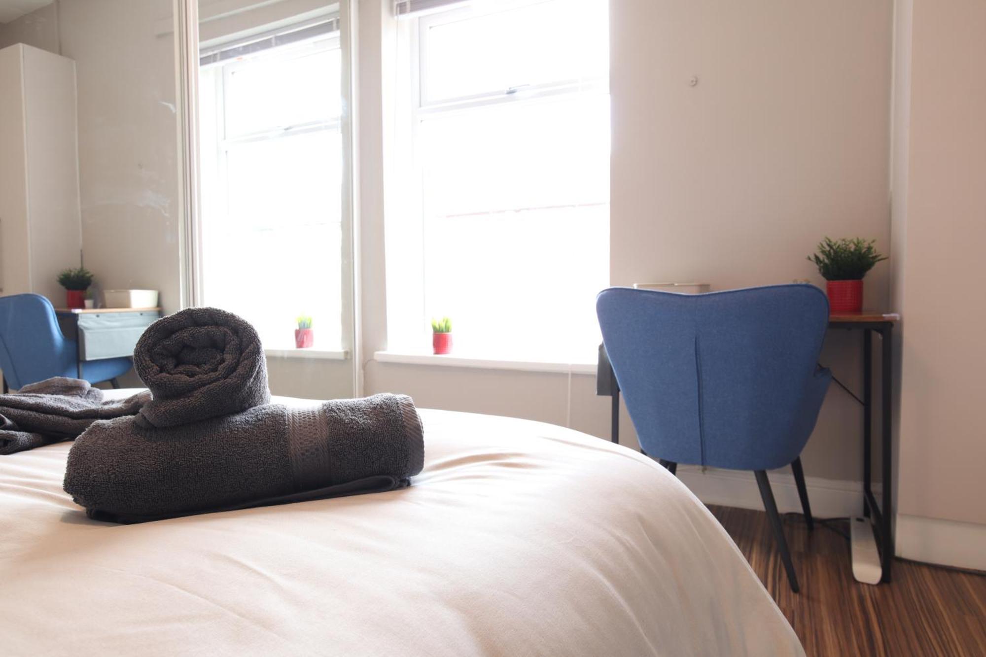 2-Bedroom, Free Parking, High Speed Wi-Fi, Swinton Manchester Bagian luar foto