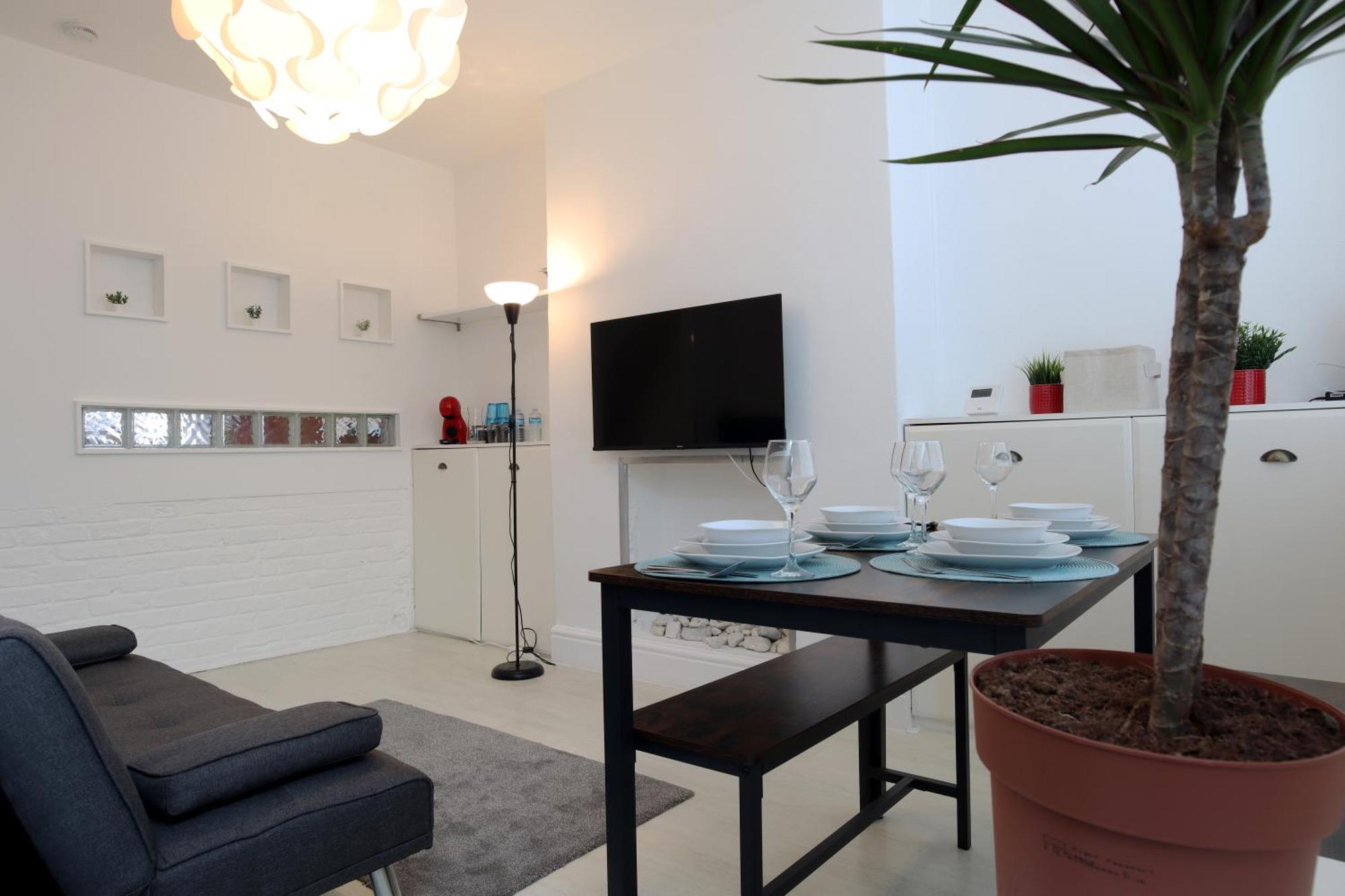 2-Bedroom, Free Parking, High Speed Wi-Fi, Swinton Manchester Bagian luar foto