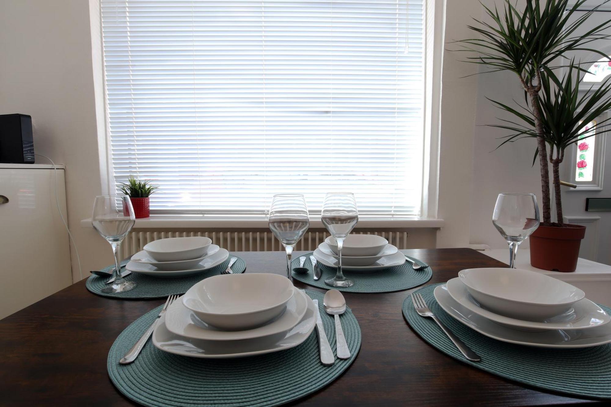 2-Bedroom, Free Parking, High Speed Wi-Fi, Swinton Manchester Bagian luar foto