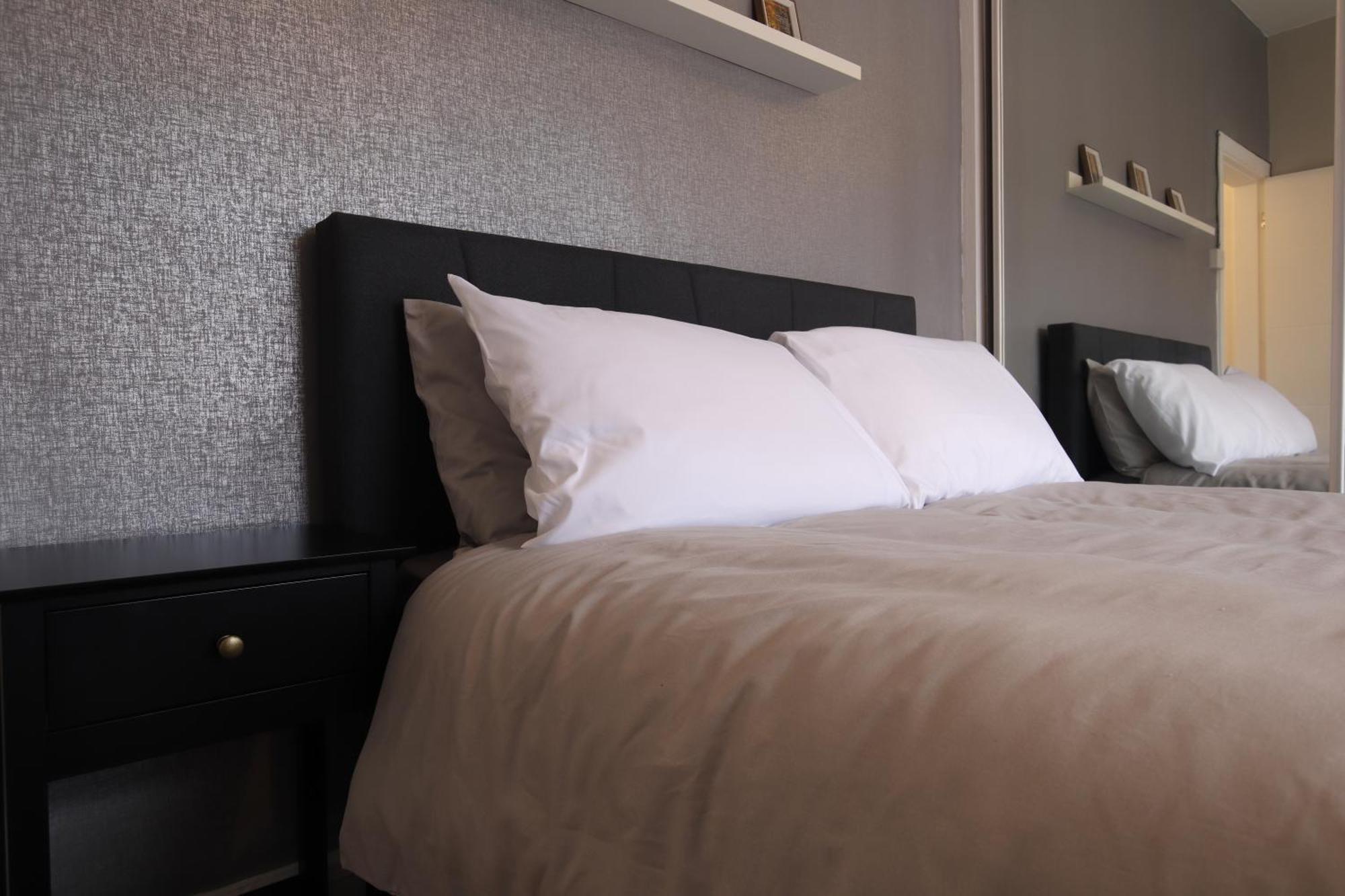 2-Bedroom, Free Parking, High Speed Wi-Fi, Swinton Manchester Bagian luar foto