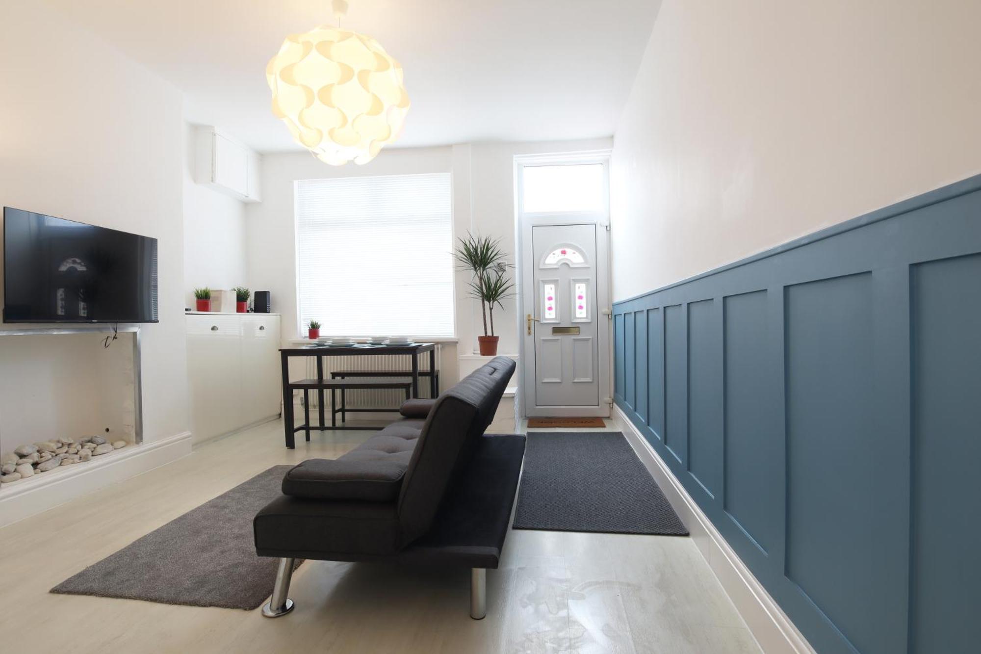 2-Bedroom, Free Parking, High Speed Wi-Fi, Swinton Manchester Bagian luar foto